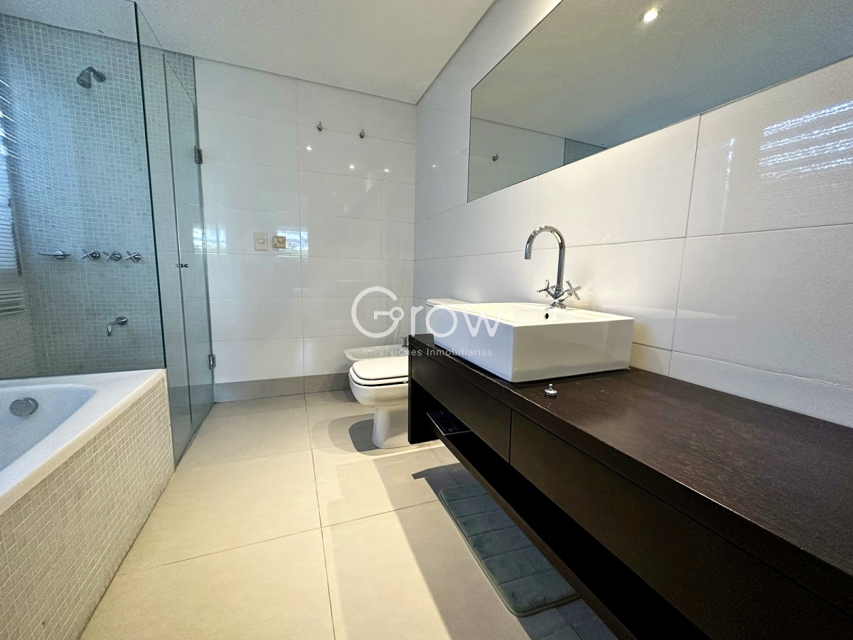 Apartamento ID.859 - Categoría en primera linea de Playa Brava