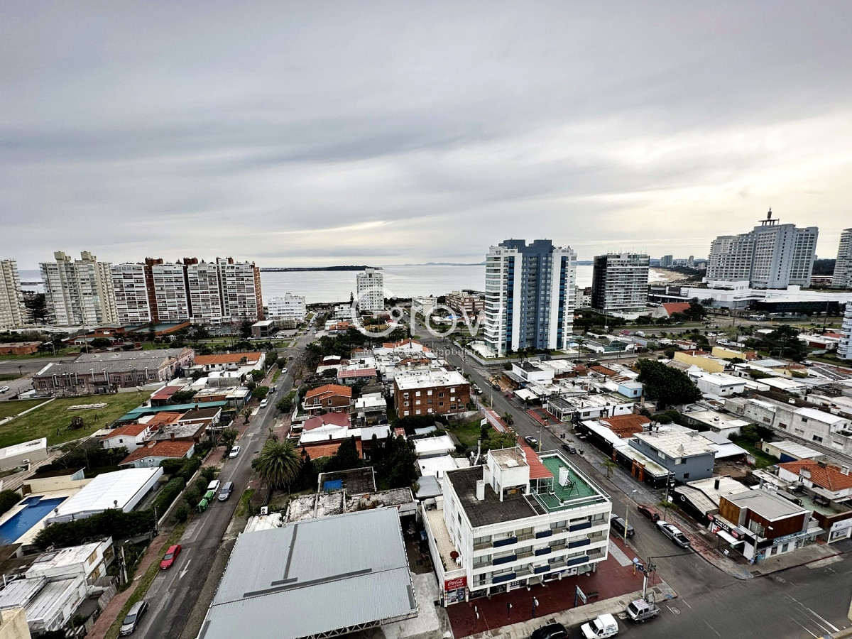 Apartamento ID.718 - Piso alto con hermosa vista a playa Mansa! 