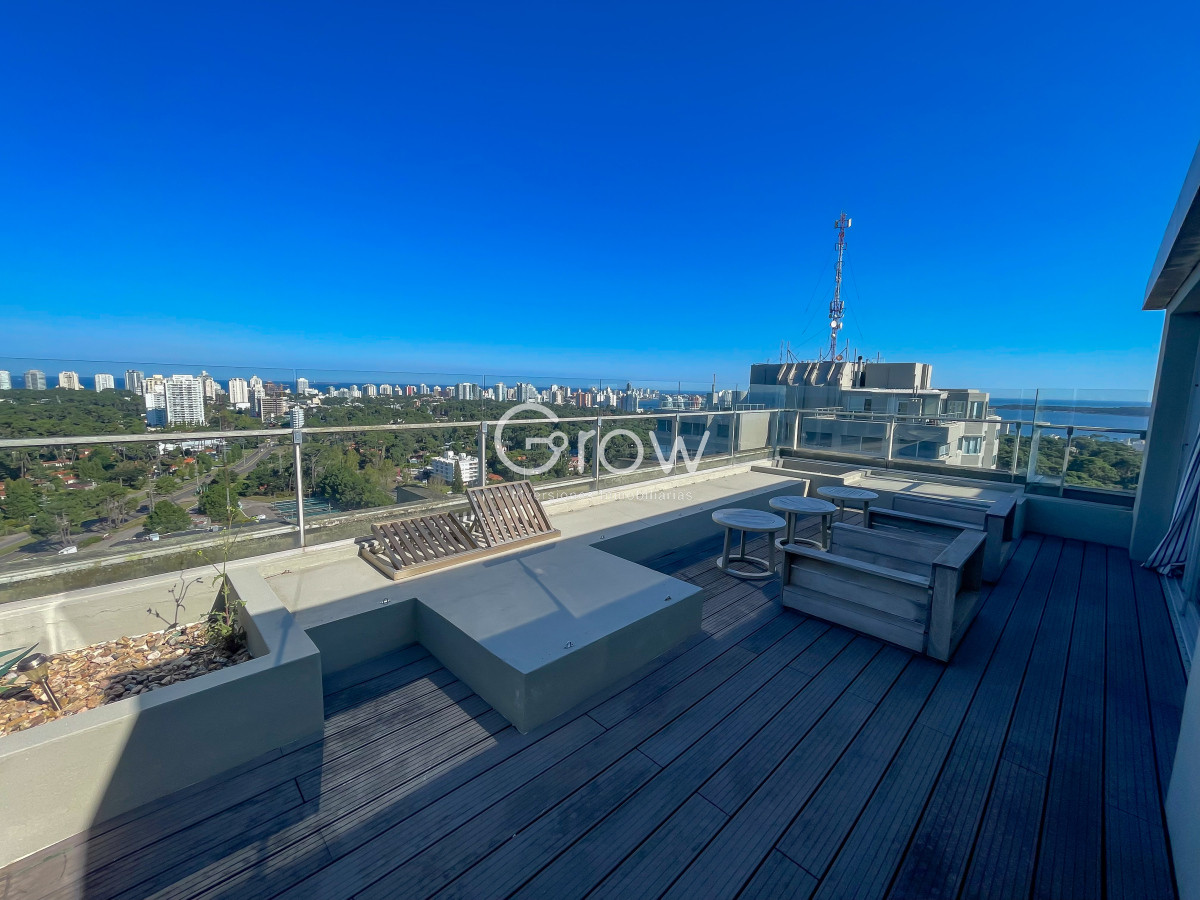 Apartamento ID.2436 - Exclusivo Penthouse duplex, cerca de todo, Av Roosevelt, Punta del Este!