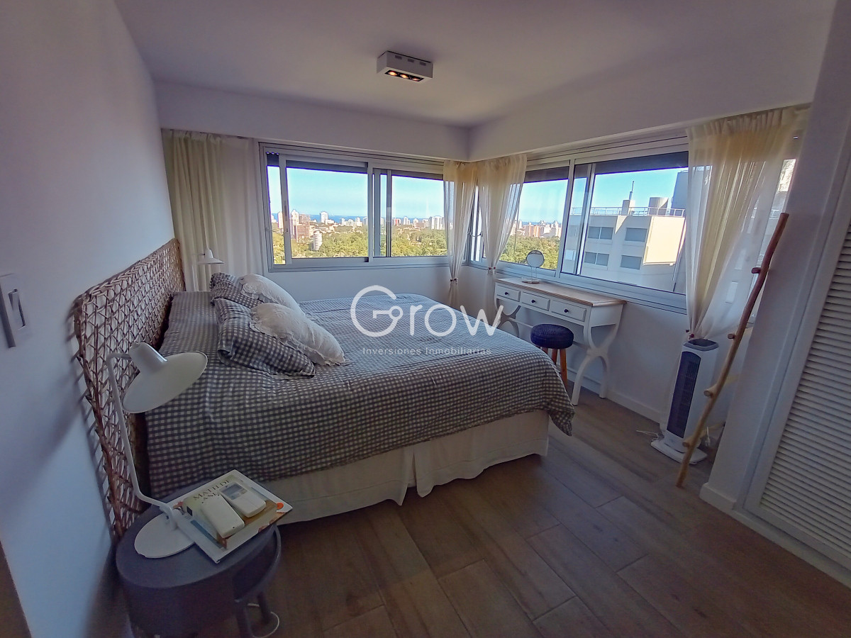 Apartamento ID.2436 - Exclusivo Penthouse duplex, cerca de todo, Av Roosevelt, Punta del Este!