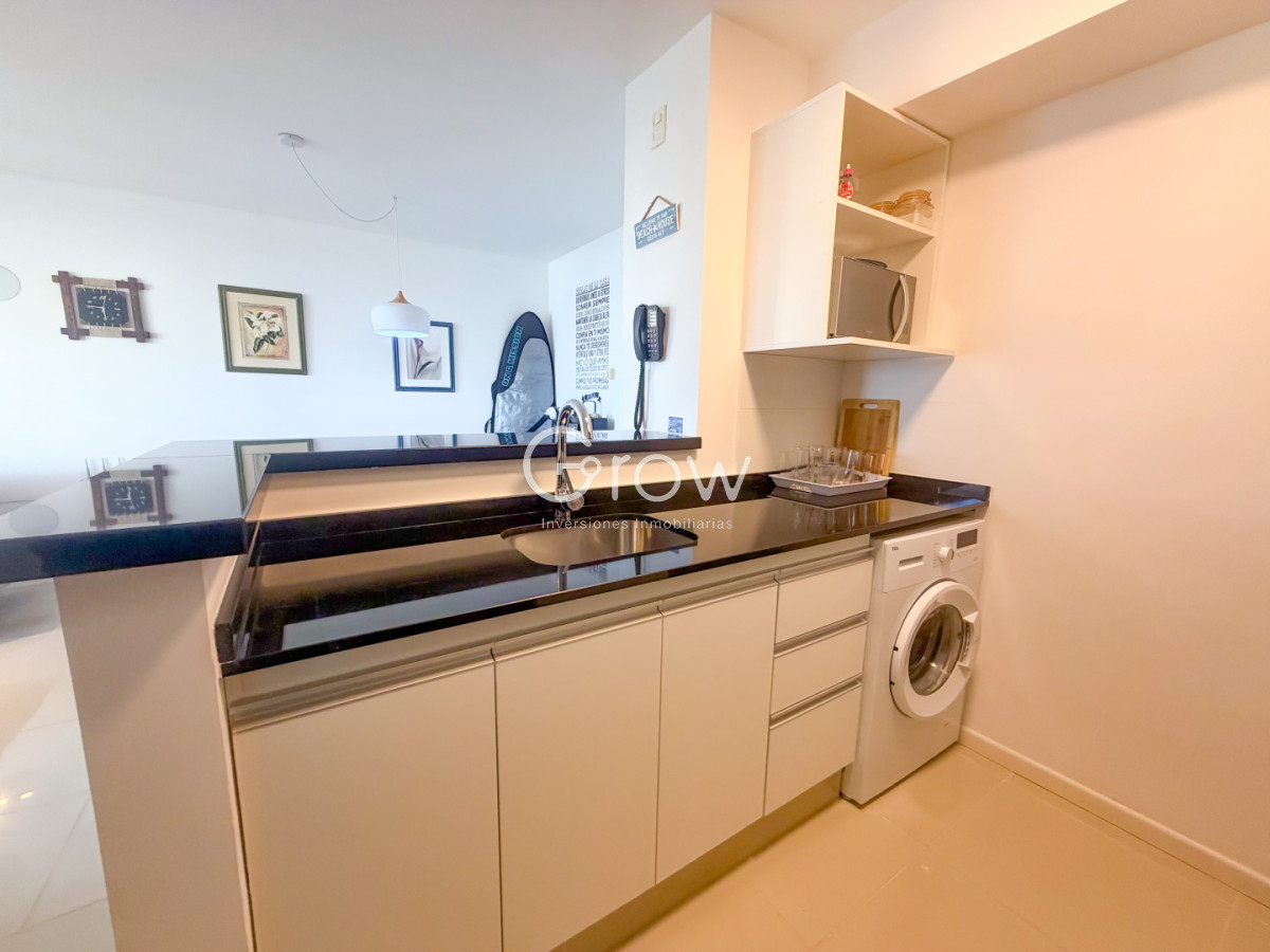 Apartamento ID.3533 - OPORTUNIDAD UNICA! Depto en excelente estado con vistas al mar U$S 239.000!