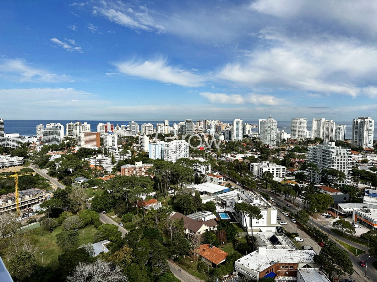 Apartamento ID.505 - Punta del Este, a pasos de todo con amplios servicios.