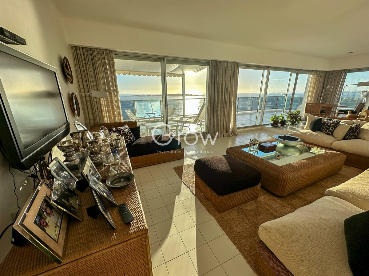 Apartamento ID.1160 - Gran penthouse en torre clásica de playa mansa 