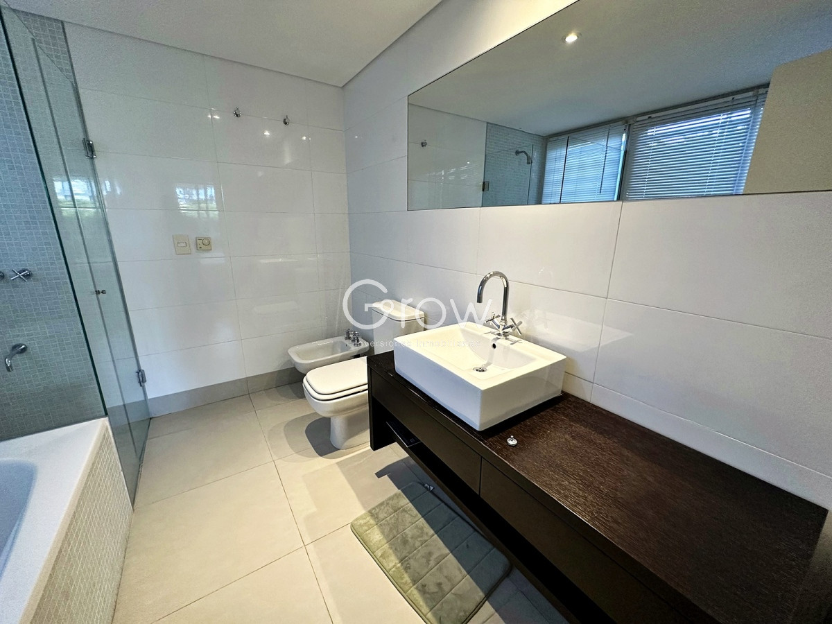Apartamento ID.859 - Categoría en primera linea de Playa Brava