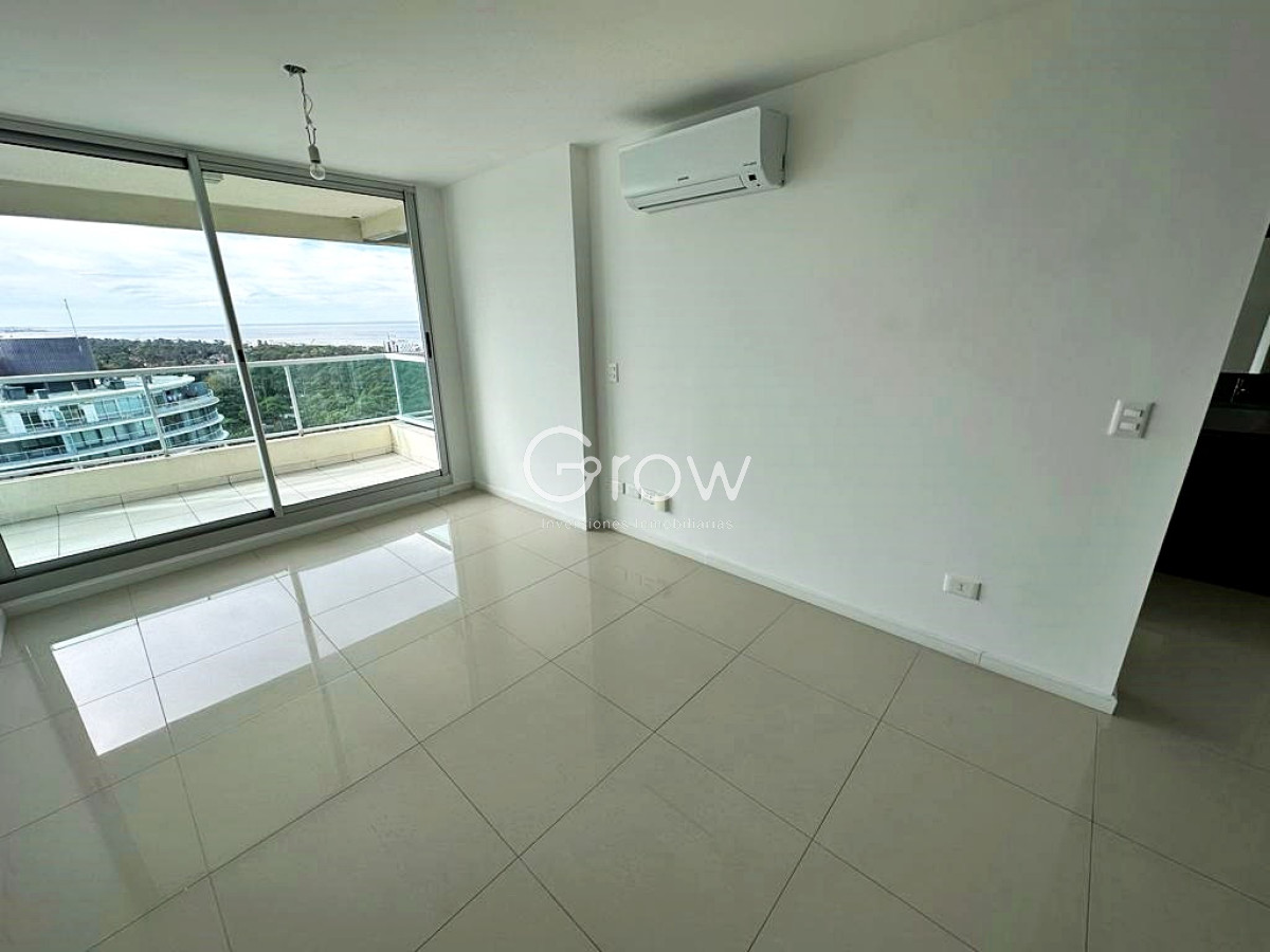 Apartamento ID.504 - Punta del Este, edificio con amplios servicios cerca de todo.