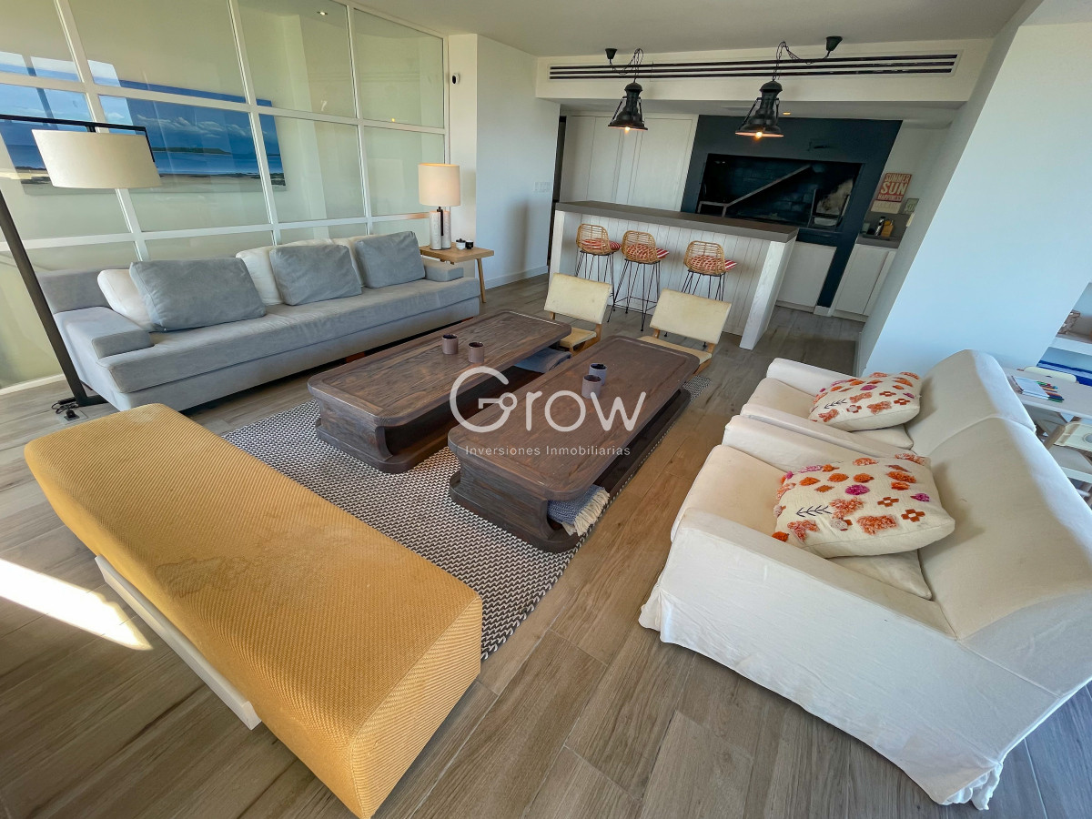 Apartamento ID.2436 - Exclusivo Penthouse duplex, cerca de todo, Av Roosevelt, Punta del Este!