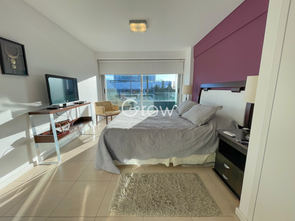 Apartamento ID.2053 - Hermoso apartamento esquinero en Playa Mansa!