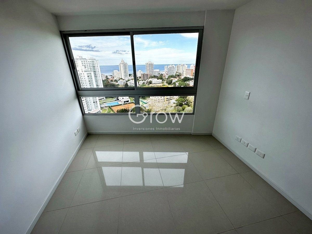 Apartamento ID.503 - Punta del Este. Edificio con amplios servicios cerca de todo.