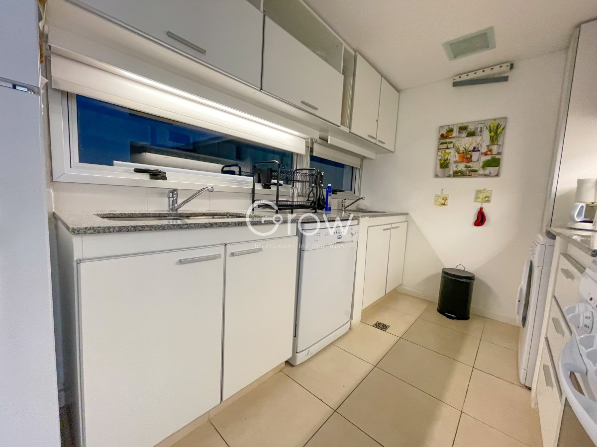 Apartamento ID.2053 - Hermoso apartamento esquinero en Playa Mansa!