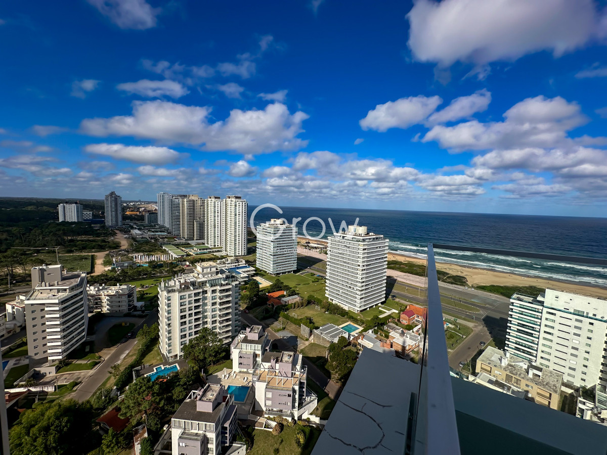 Apartamento ID.2566 - Planta especial en piso alto, parrillero y jacuzzi en balcón