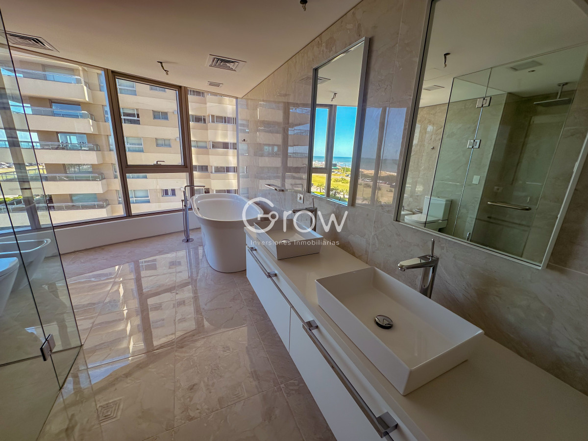Apartamento ID.2348 - Apartamento en exclusiva Torre de Punta del Este!