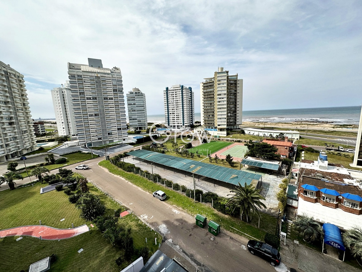 Apartamento ID.749 - Punta del Este Playa Brava. Vista al Mar.