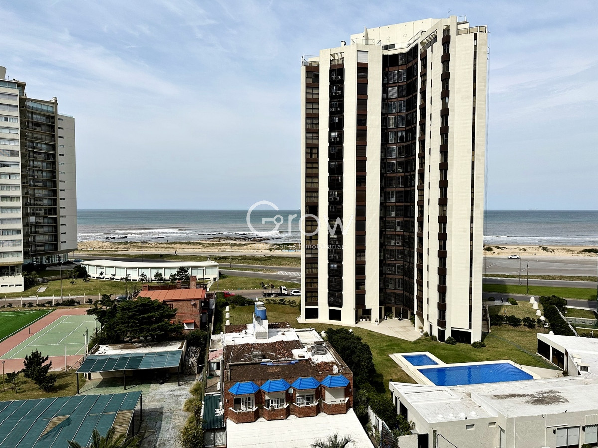Apartamento ID.749 - Punta del Este Playa Brava. Vista al Mar.