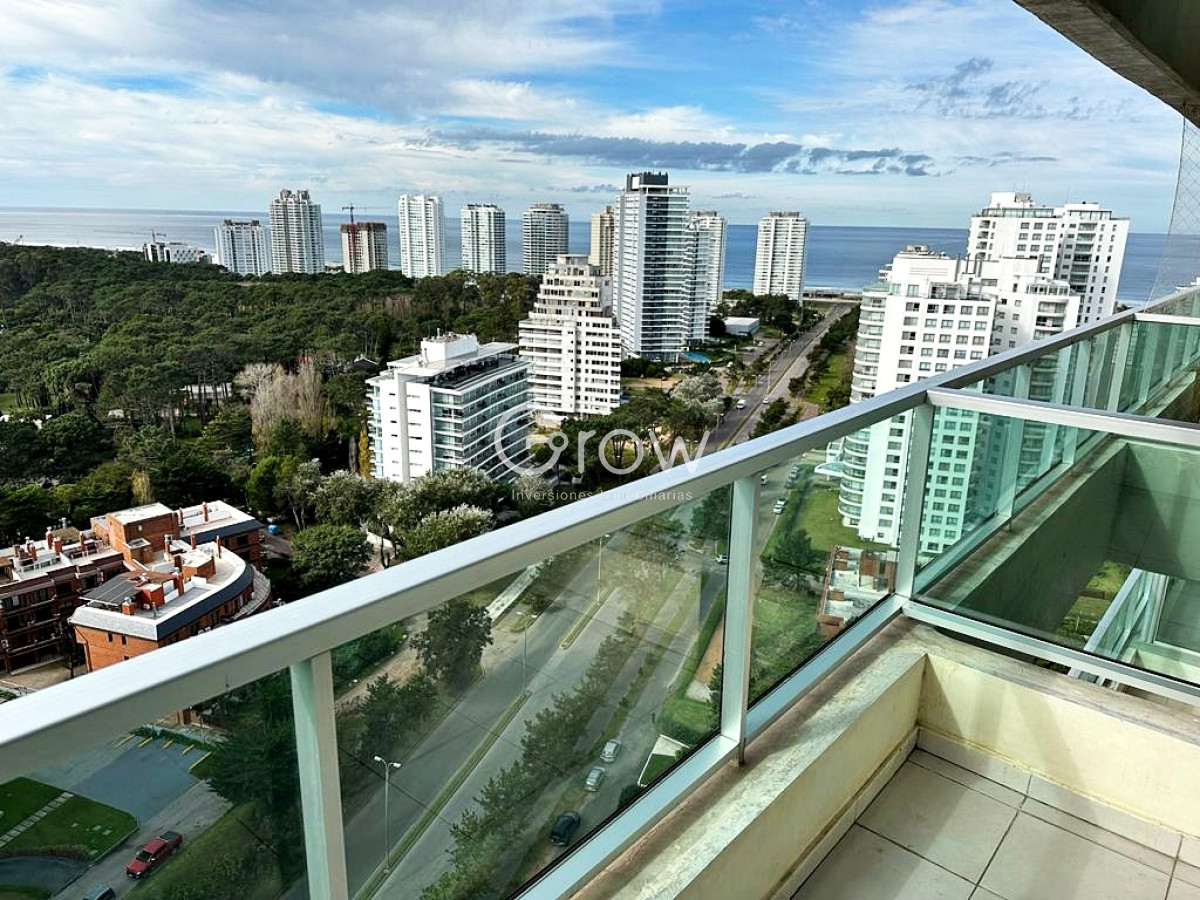 Apartamento ID.504 - Punta del Este, edificio con amplios servicios cerca de todo.