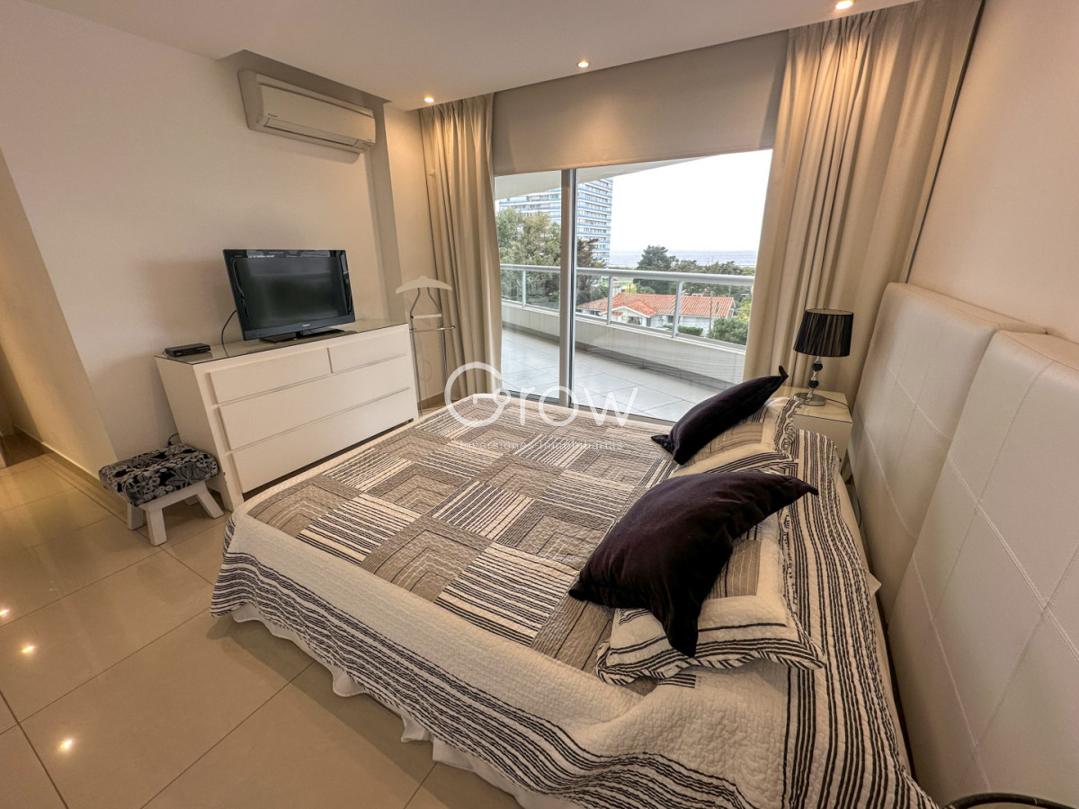 Apartamento ID.2175 - Excluso departamento semi piso en Playa Brava, Punta del Este!