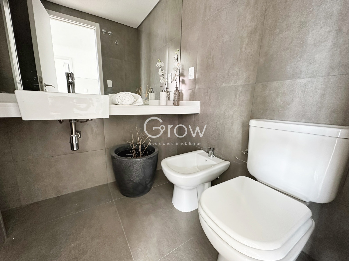 Apartamento ID.1133 - Piso alto a pasos del mar, servicios y expensas muy bajas