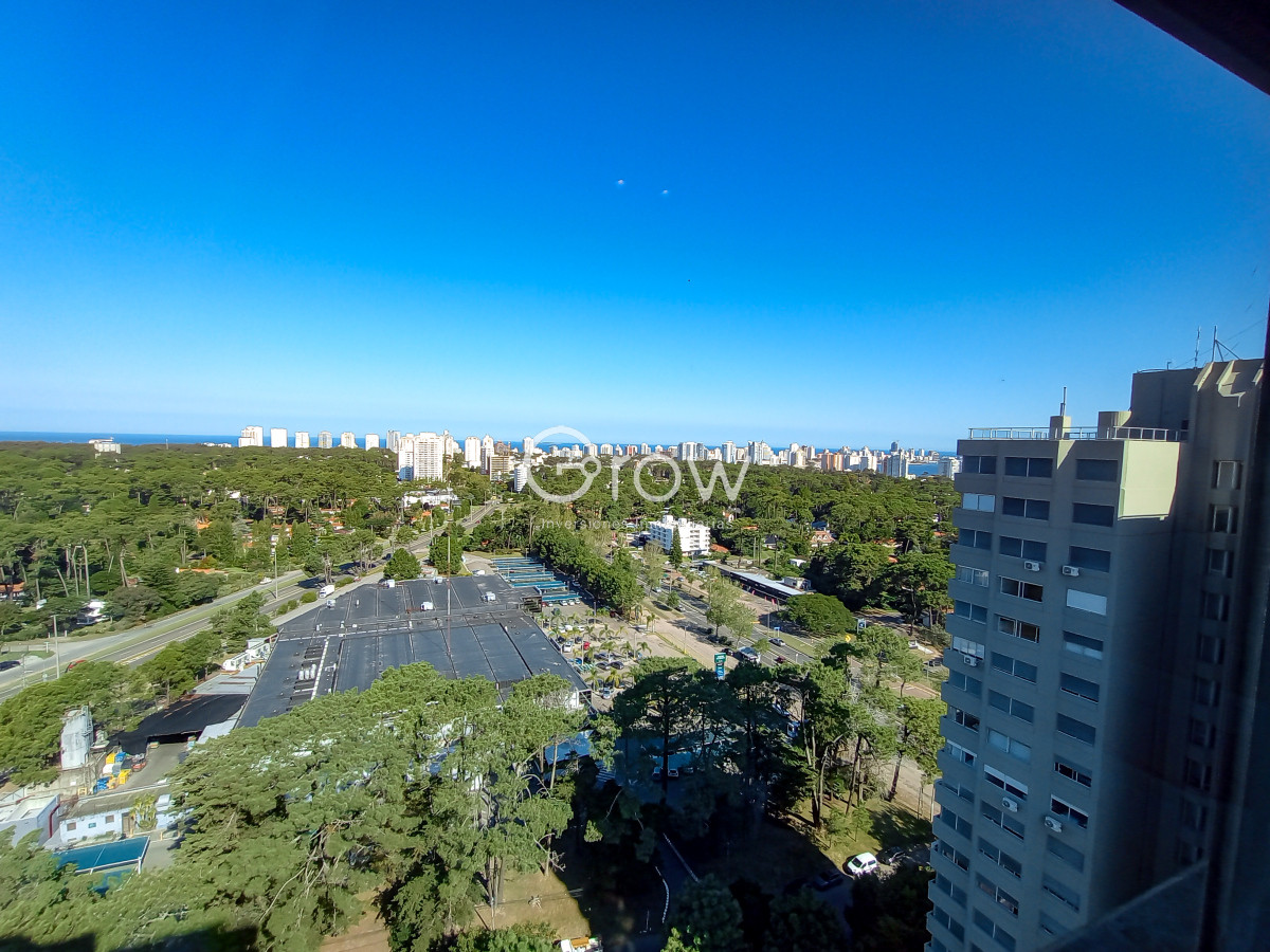 Apartamento ID.2436 - Exclusivo Penthouse duplex, cerca de todo, Av Roosevelt, Punta del Este!