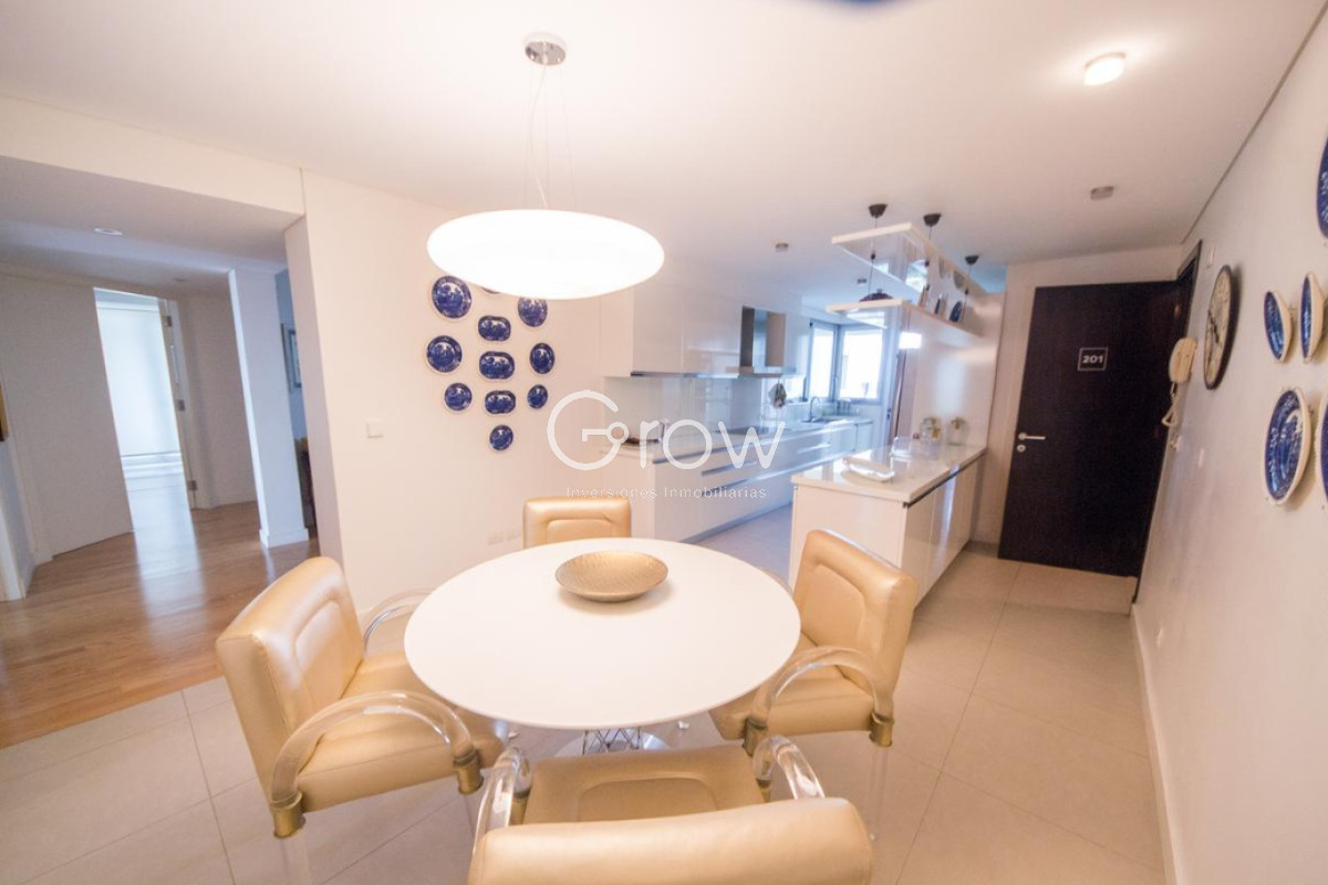 Apartamento ID.2119 - Espectacular Departamento en el Puerto de Punta del Este