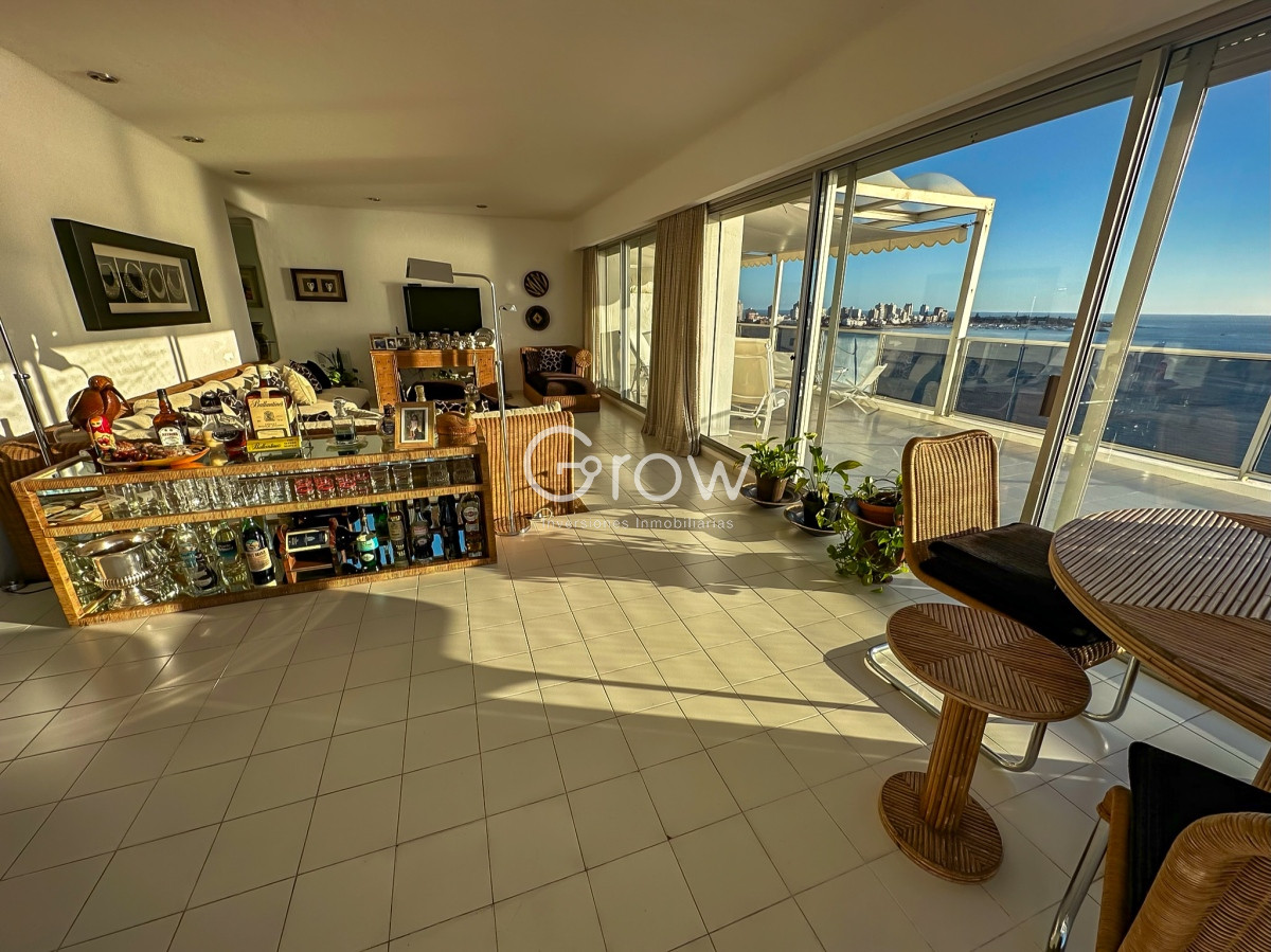 Apartamento ID.1160 - Gran penthouse en torre clásica de playa mansa 