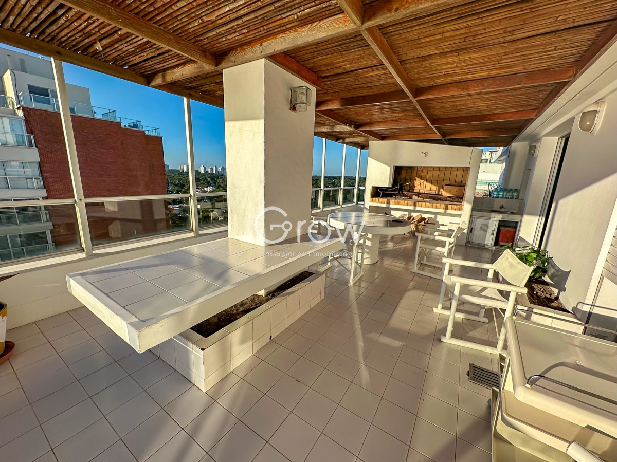Apartamento ID.1160 - Gran penthouse en torre clásica de playa mansa 