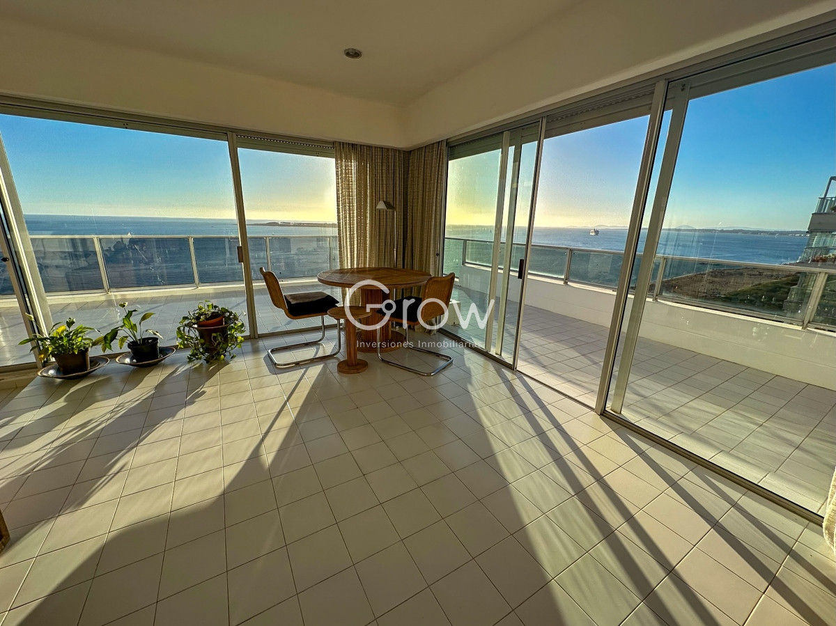 Apartamento ID.1160 - Gran penthouse en torre clásica de playa mansa 