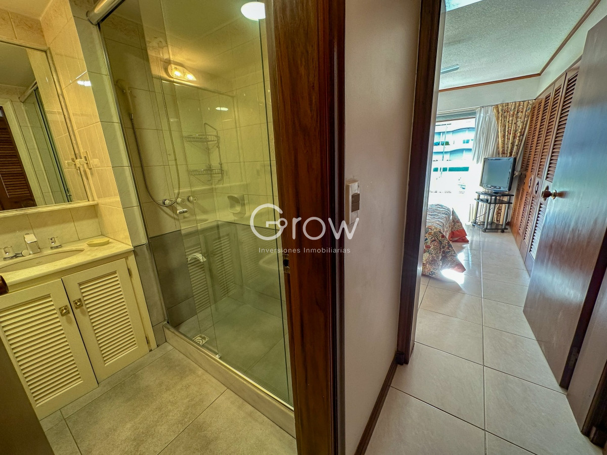 Apartamento ID.423 - Primera linea de peninsula, amplio departamento en venta