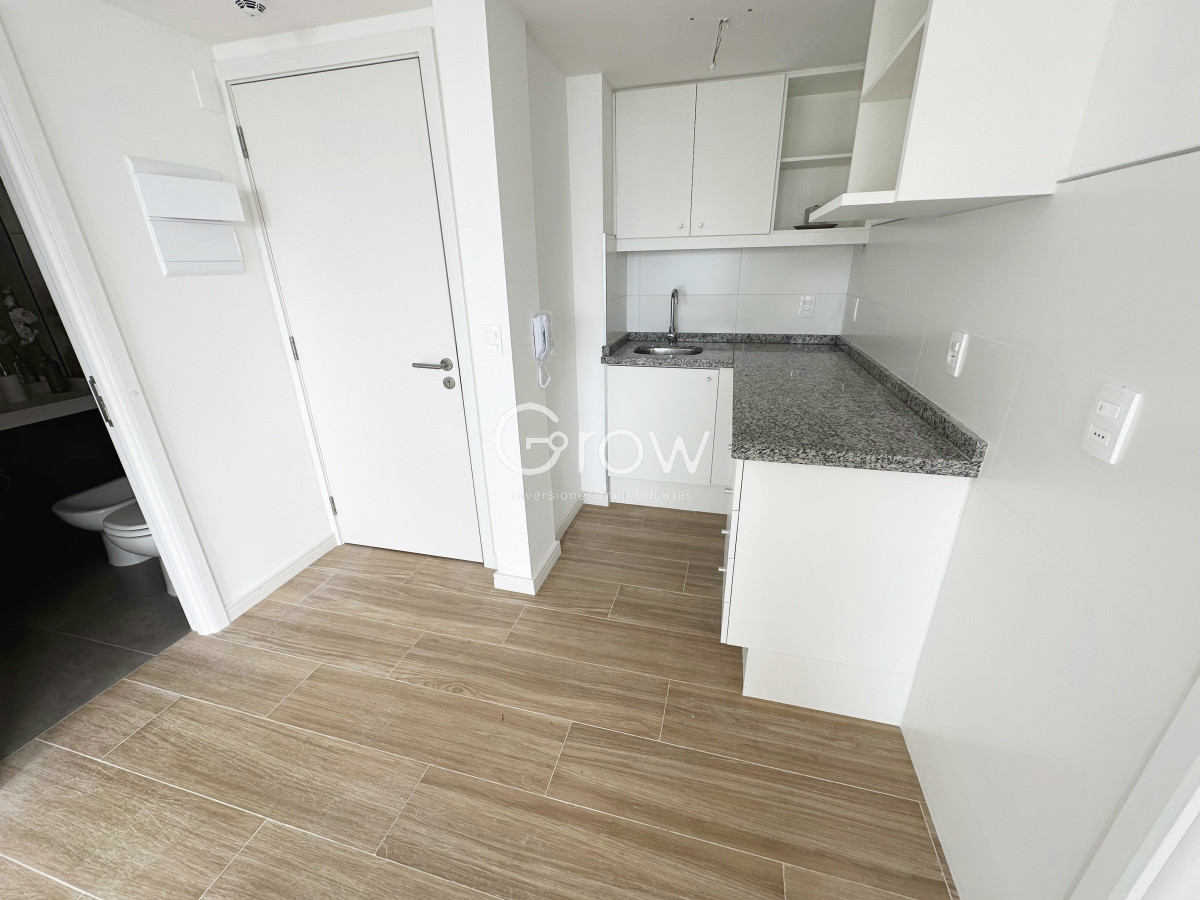 Apartamento ID.2535 - A pasos de Playa Brava en Torre con servicios!!!