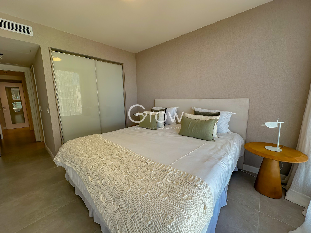 Apartamento ID.2327 - Venetian. Exclusivo apartamento frente al Mar en Playa Mansa!