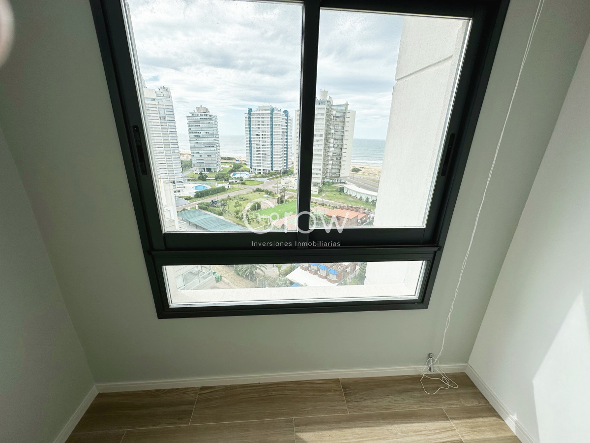 Apartamento ID.2535 - A pasos de Playa Brava en Torre con servicios!!!