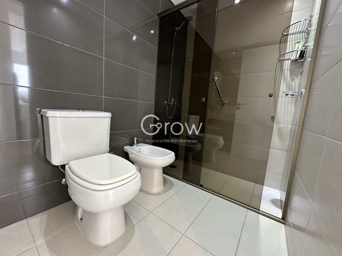 Apartamento ID.2479 - OPORTUNIDAD! Wind Tower de 2 dormitorios, hermosa vista al mar!