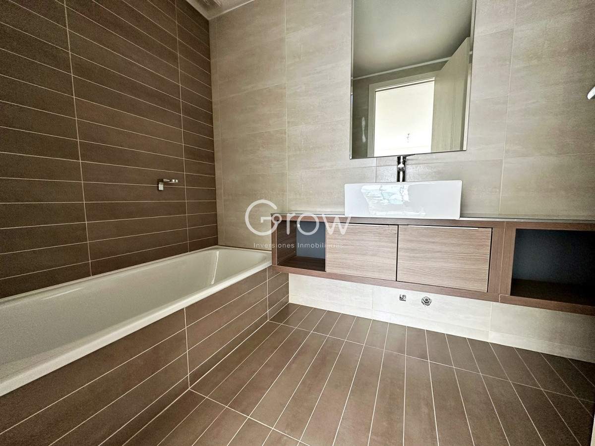 Apartamento ID.507 - Punta del Este. Pent House. Edificio con amplios servicios cerca de todo.