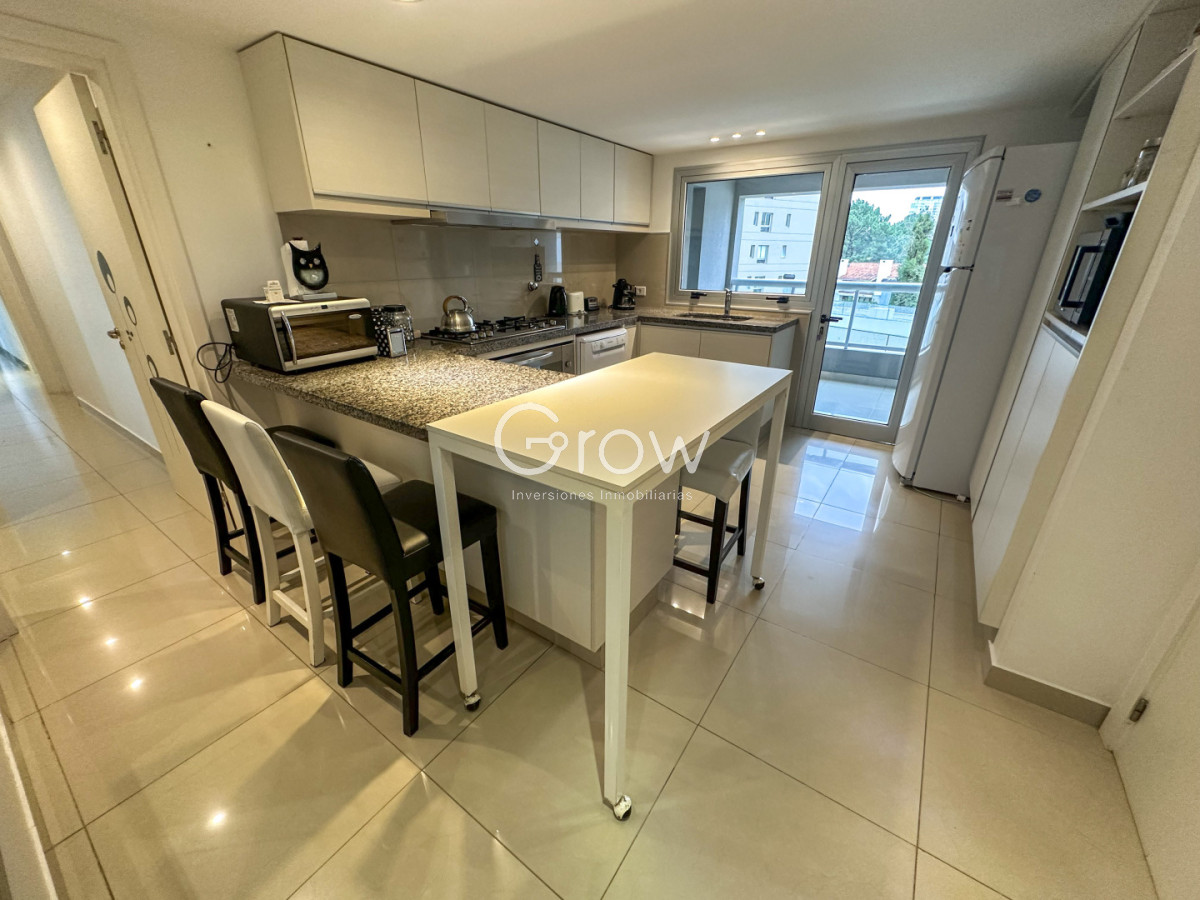 Apartamento ID.2175 - Excluso departamento semi piso en Playa Brava, Punta del Este!