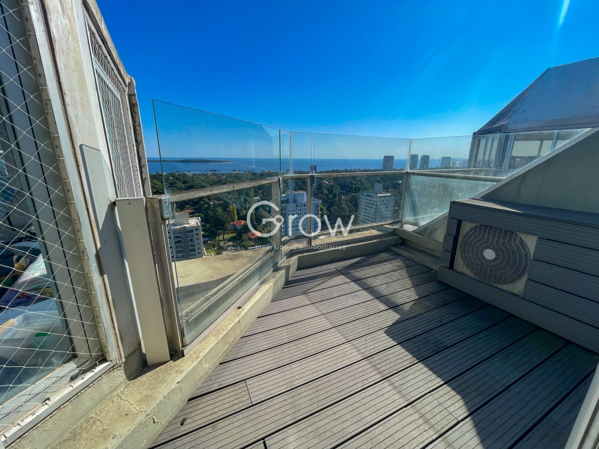 Apartamento ID.2436 - Exclusivo Penthouse duplex, cerca de todo, Av Roosevelt, Punta del Este!