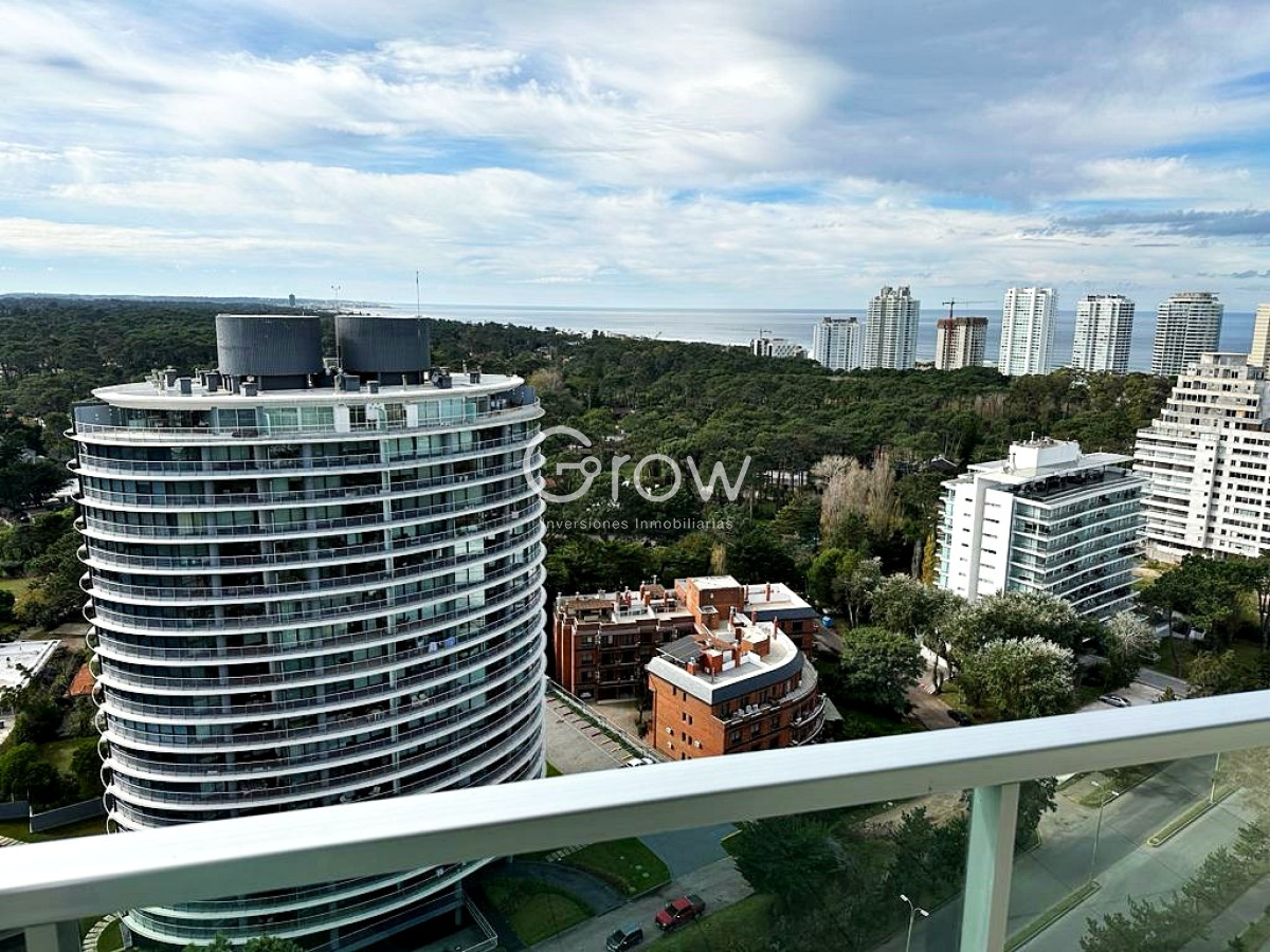 Apartamento ID.504 - Punta del Este, edificio con amplios servicios cerca de todo.