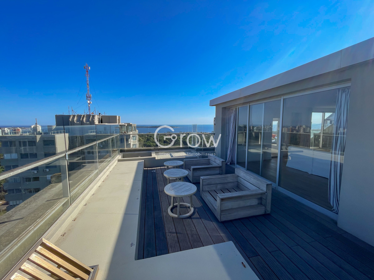Apartamento ID.2436 - Exclusivo Penthouse duplex, cerca de todo, Av Roosevelt, Punta del Este!