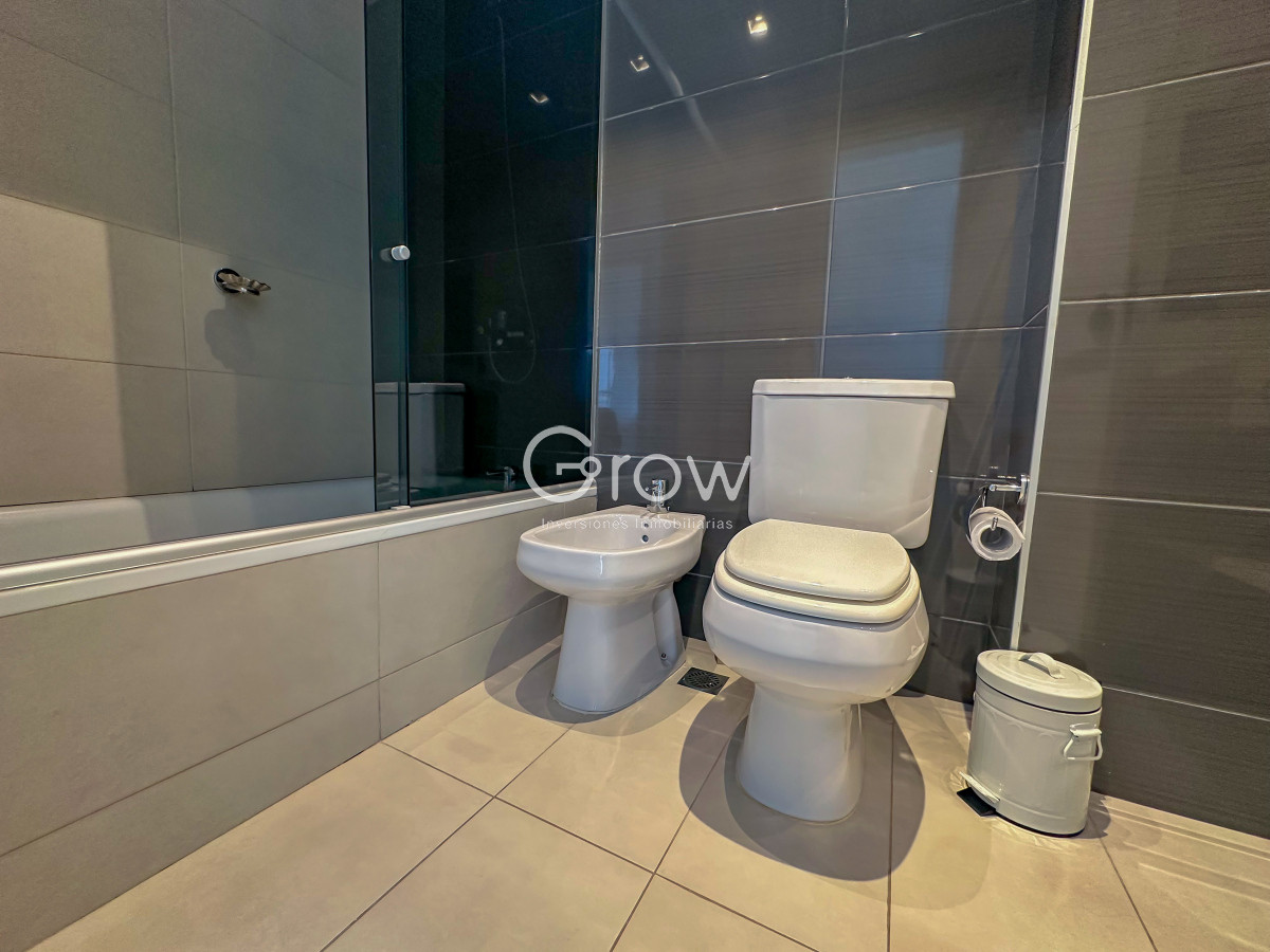 Apartamento ID.2566 - Planta especial en piso alto, parrillero y jacuzzi en balcón