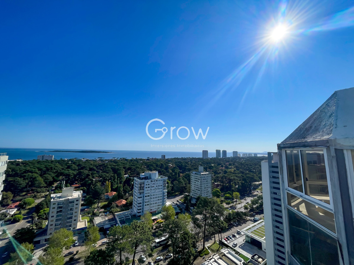 Apartamento ID.2436 - Exclusivo Penthouse duplex, cerca de todo, Av Roosevelt, Punta del Este!