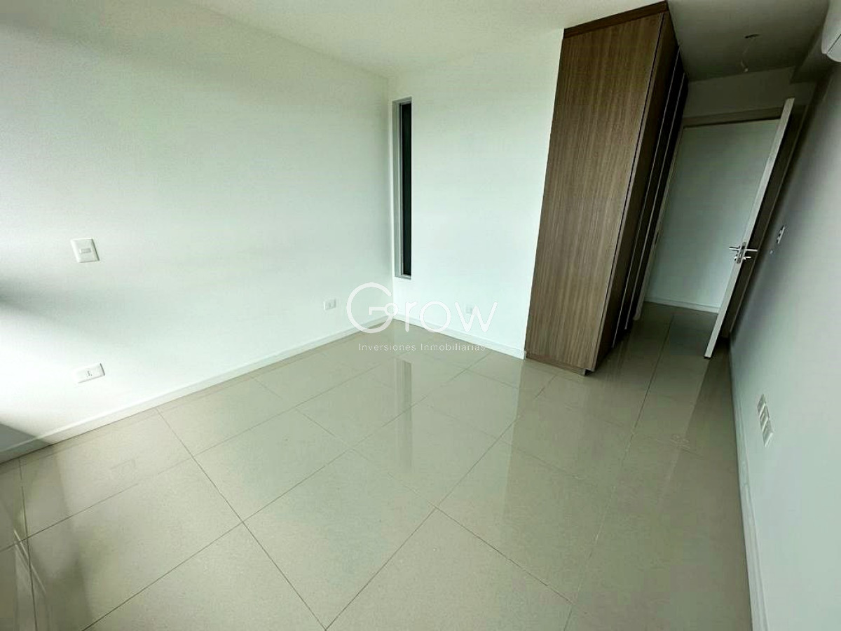 Apartamento ID.504 - Punta del Este, edificio con amplios servicios cerca de todo.