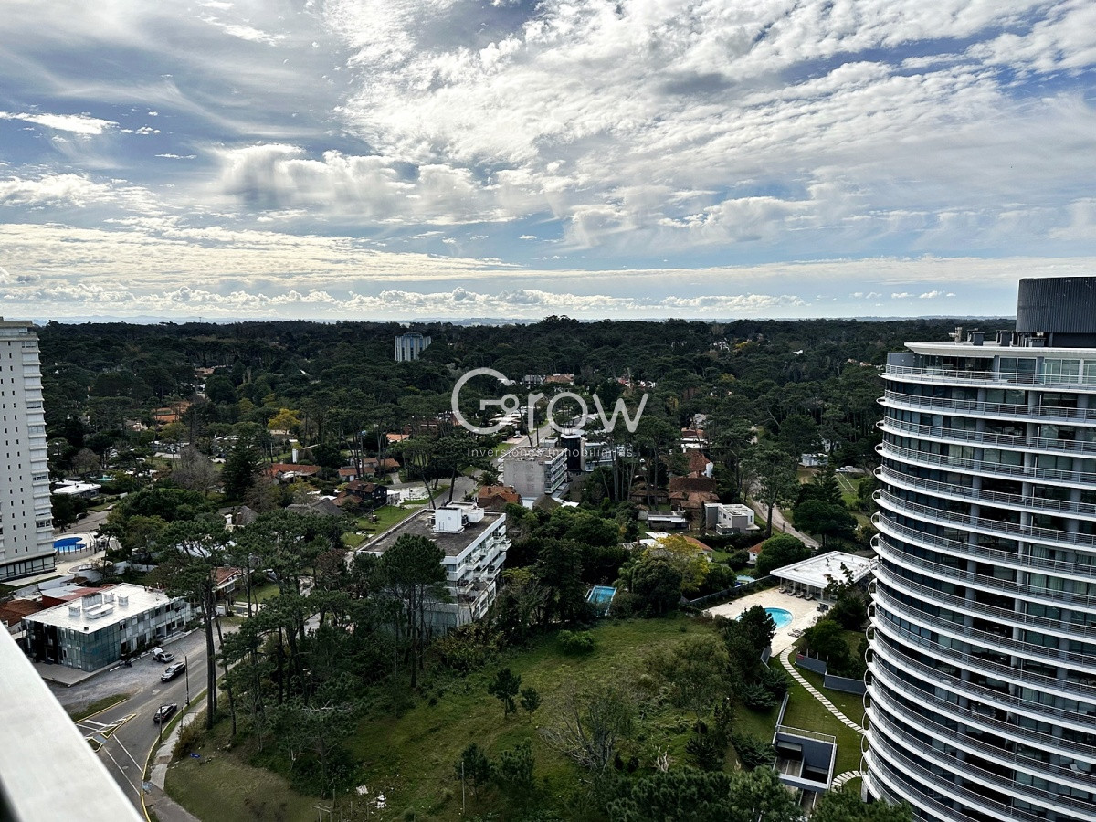 Apartamento ID.503 - Punta del Este. Edificio con amplios servicios cerca de todo.