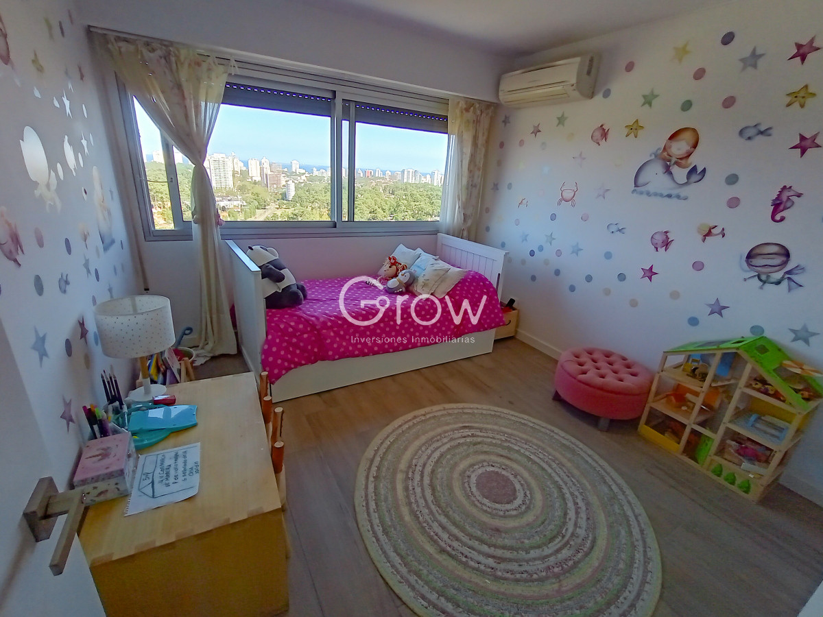 Apartamento ID.2436 - Exclusivo Penthouse duplex, cerca de todo, Av Roosevelt, Punta del Este!