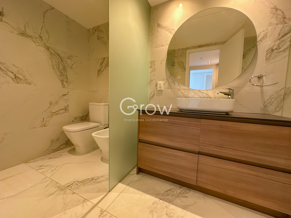 Apartamento ID.2327 - Venetian. Exclusivo apartamento frente al Mar en Playa Mansa!