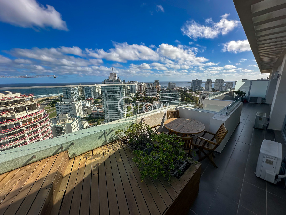 Apartamento ID.2566 - Planta especial en piso alto, parrillero y jacuzzi en balcón