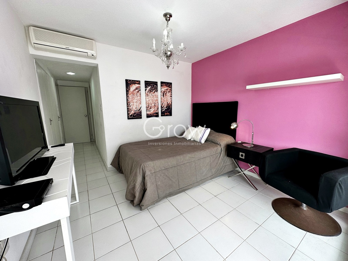 Apartamento ID.749 - Punta del Este Playa Brava. Vista al Mar.