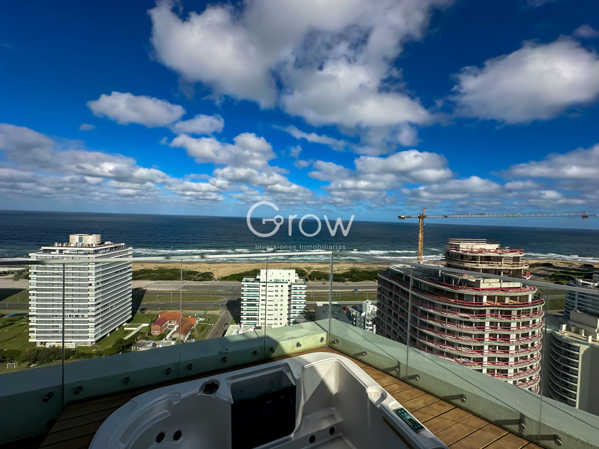 Apartamento ID.2566 - Planta especial en piso alto, parrillero y jacuzzi en balcón