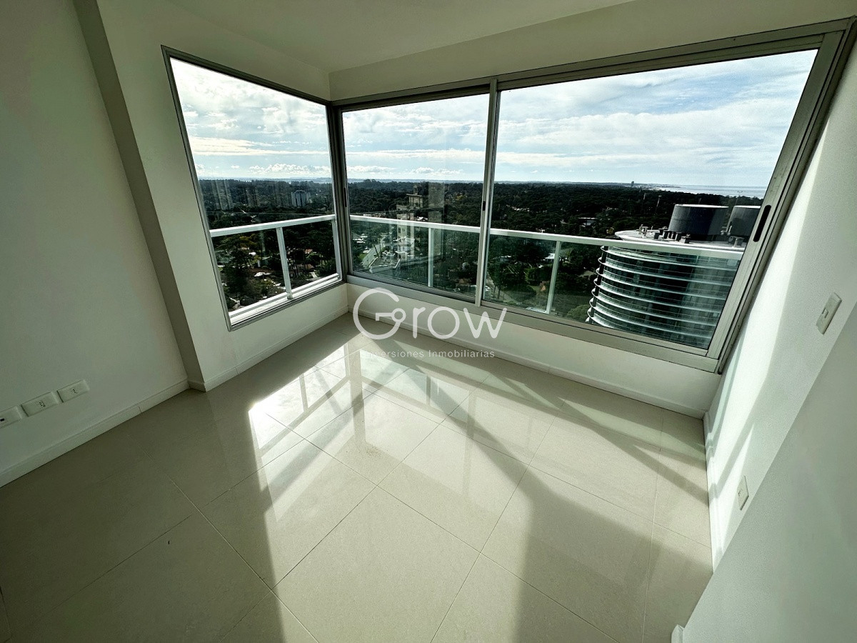 Apartamento ID.506 - Punta de Este. Edificio con amplios servicios a pasos de todo.