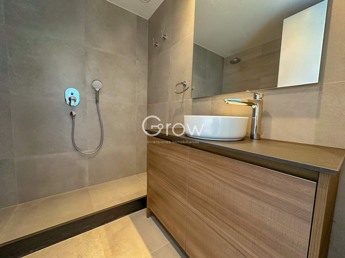 Apartamento ID.2327 - Venetian. Exclusivo apartamento frente al Mar en Playa Mansa!
