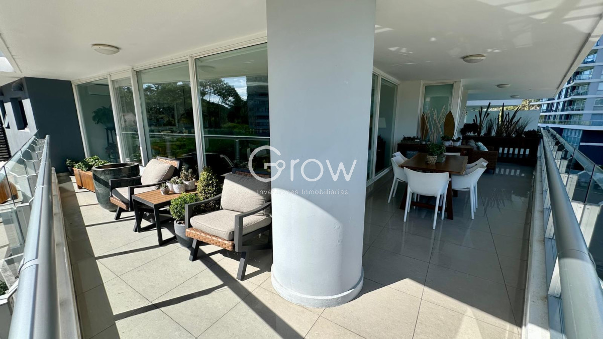 Apartamento ID.2544 -  One, Punta del Este! Exclusivo apartamento a pasos del mar.