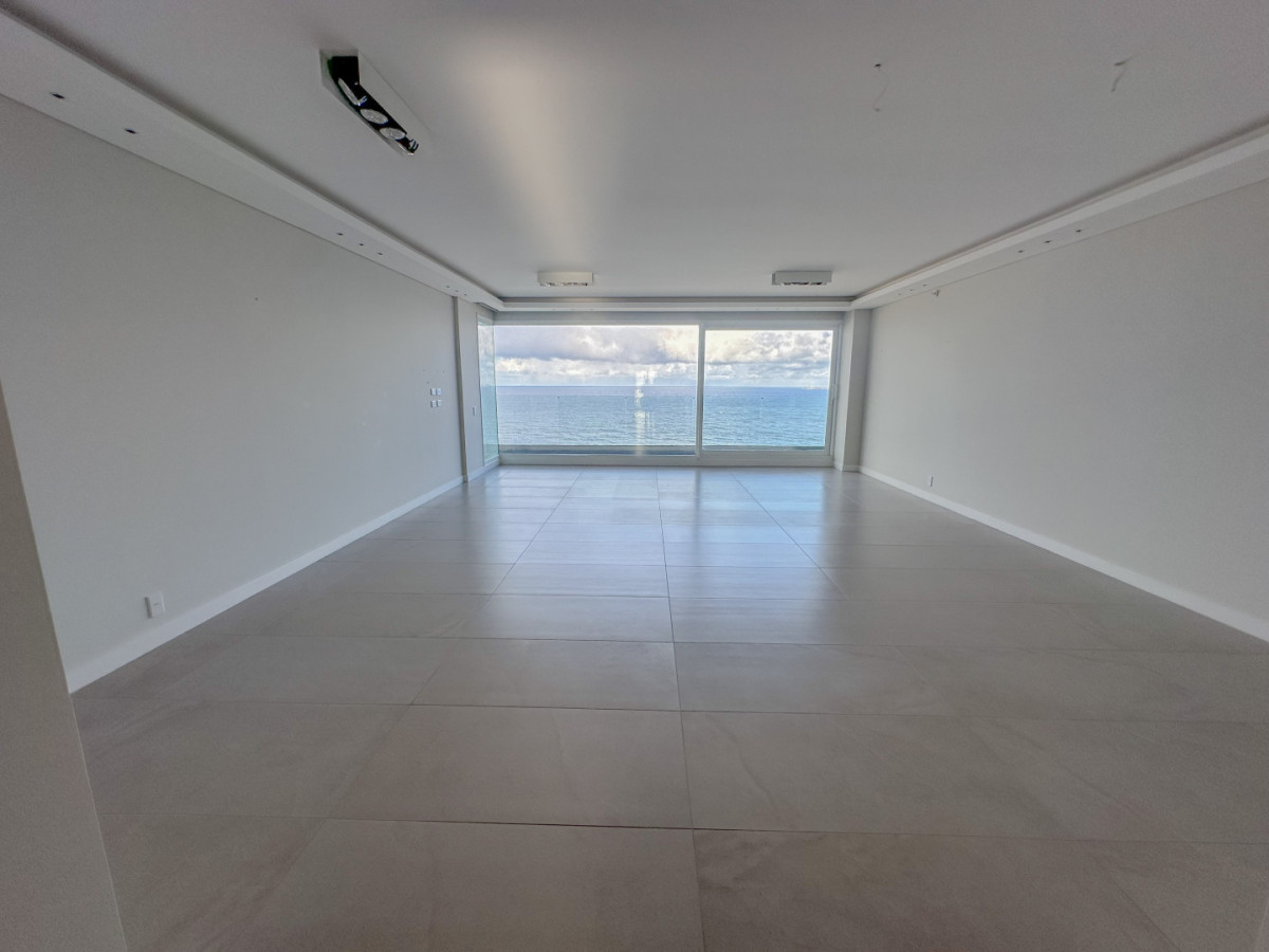 Apartamentos #2412 en Venta , 238 m², 4 Dormitorios, 5 Baños