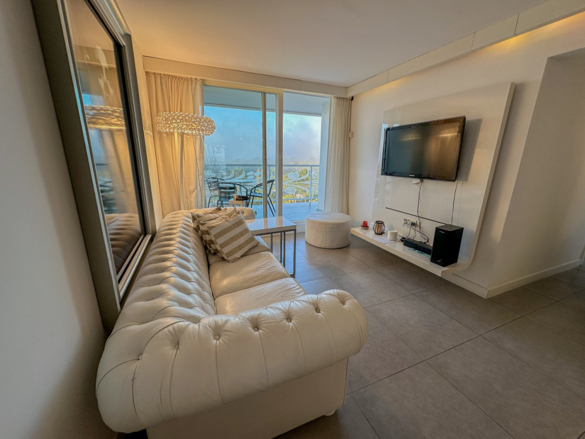 Apartamento en venta en la Torre Yoo piso alto