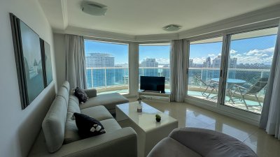 Piso alto de 3 dormitorios en Casino Tower 